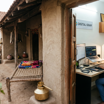 માઈગ્રેશનનો ઉલટો પ્રવાહ: ‘Rural-Tech’ ક્રાંતિ કેવી રીતે ગુજરાતના ગામડાઓની આર્થિક ભૂગોળ બદલી રહી છે?